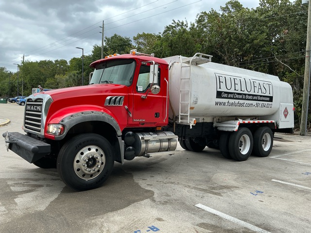 2007 Mack CTP713 4000 L 6x4 Fuel Truck