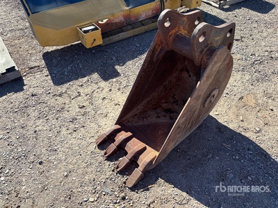 18 in Digging Rear Backhoe Bucket