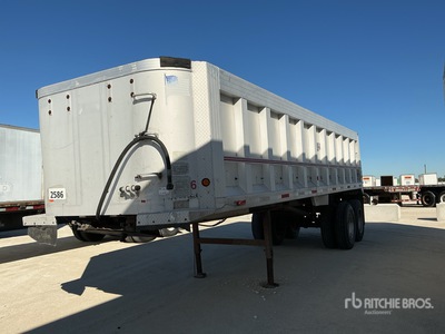 1999 Travis 33 ft T/A Aluminum Frameless Remolque banera