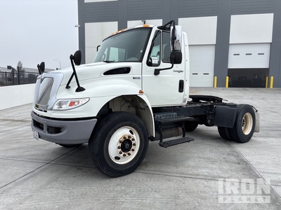 2014 International 4400 4x2 トラックトラクター（S/A）