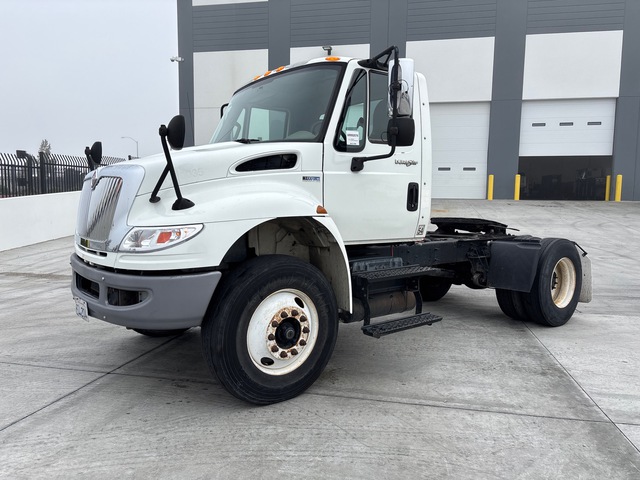 2014 International 4400 4x2 S/A Day Cab Truck Tractor