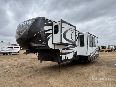 2015 Heartland 4200 Cyclone 44 ft Tri/A Travel Trailer
