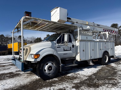 2004 Ford F-750 4x2 Bucket Truck