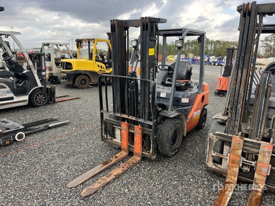 2015 Toyota 8FDU25 4500 lb Pneumatic Tire Forklift