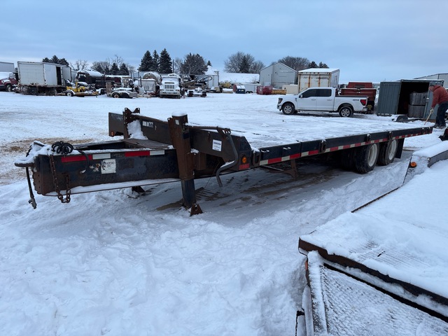 2001 Towmaster 28 ft T/A Tilt Deck Trailer
