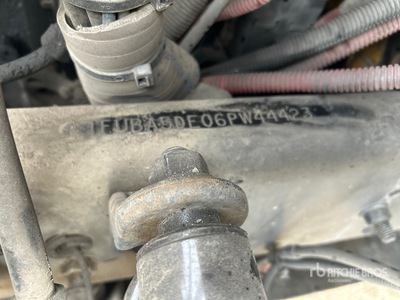 2006 Freightliner Columbia 120 4x2 S/A Day Cab Truck Tractor (Inoperable)