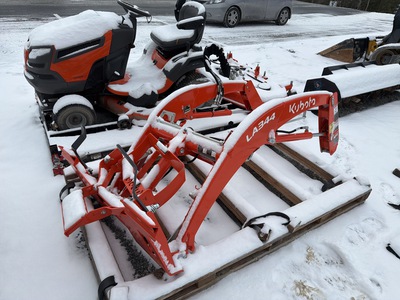 Kubota LA344S Front Loader Attachment (Inoperable)