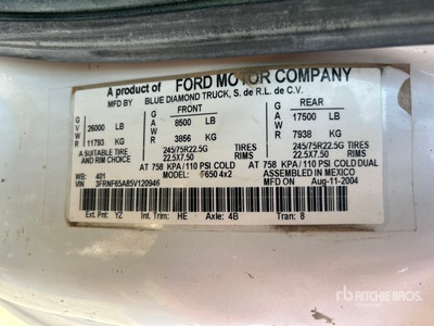 2005 Ford F-650 Camion cisterna de agua