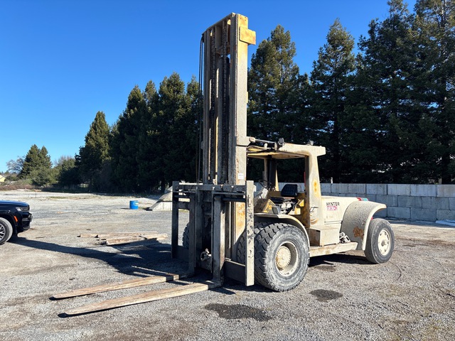 Hyster H300B Pneumatic Tire Forklift