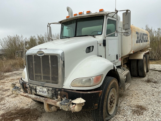 2011 Peterbilt 348 4000 gal 6x4 Water Truck (Inoperable)
