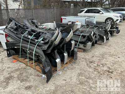 Quantity of (4) Pallets of Assortment of factory takeoff bumpers トラック付属品 - Fits Truck