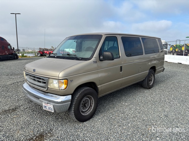 1FBSS31S0YHA03311 Ford E-350 Photo 1