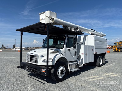 2020 Altec LR7-60E70 70 ft on 2020 Freightliner M2 106 4x2 Forestry Chipper Body شاحنة منصة مرفوعة