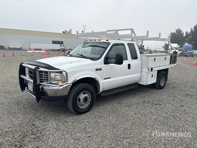 2002 Ford F-350 Lariat 4x4 Extended Cab Utility Truck