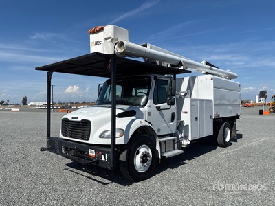 2020 Altec LR7-60E70 70 ft on 2020 Freightliner M2 106 4x2 Forestry Chipper Body شاحنة منصة مرفوعة