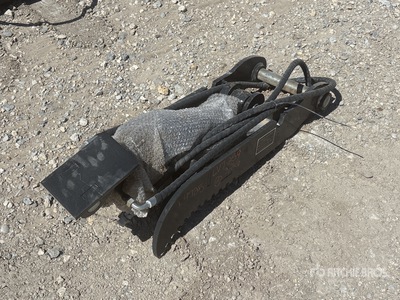 2026 GIYI GY-XJ5T 12 in Hydraulic Excavator Thumb - Fits Cat (Unused)