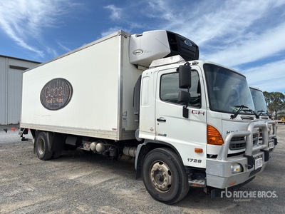 2014 Fuso Canter Autocarro furgonato