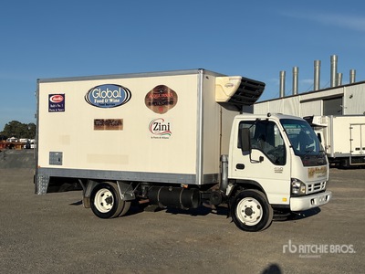 2007 Isuzu NQR 450 4x2 شاحنة مبردة