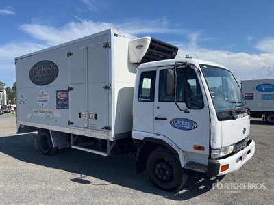 2005 Nissan MK series 4x2 Camiones