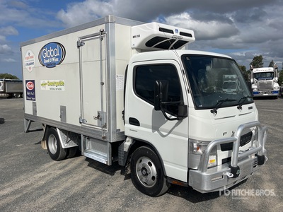 2014 Mitsubishi Fuso Canter 7/800 4x2 Refrigerated Truck