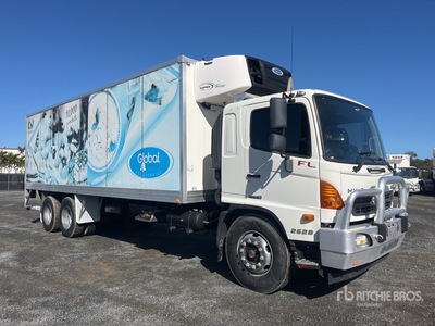 2015 Hino FL500 6x2 Kühlfahrzeuge