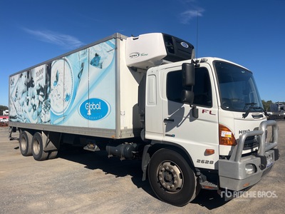 2015 Hino FL 500 Series 6x4 Kühlfahrzeuge