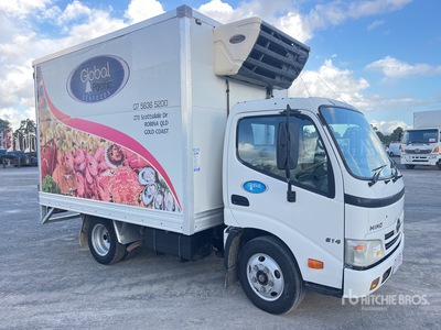2010 Hino 300 614 4x2 冷蔵トラック