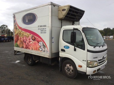 2010 Hino 300 614 4x2 Camions - frigorifiques