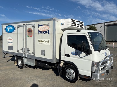 2013 Mitsubishi Fuso Canter 7/800 4x2 شاحنة مبردة