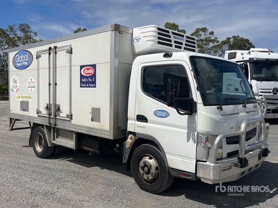 2014 Mitsubishi Canter 4x2 冷蔵トラック
