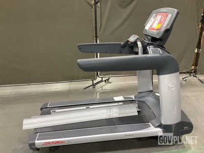 Life Fitness 95T Treadmill