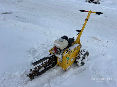 Ground Hog T-4-HS18 Walk Behind 溝掘り機