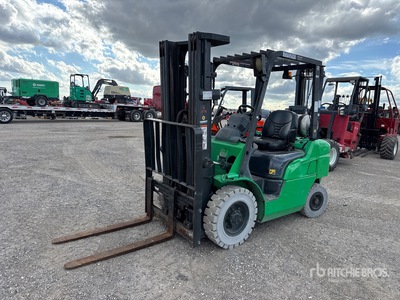 2015 Mitsubishi FG25NGLP 4500 lb Chariot Élévateur