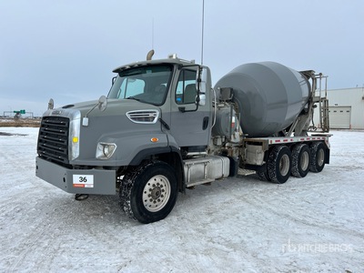 2013 Freightliner 114 SD 8x6 Mixer Truck