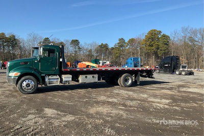 2006 Peterbilt 335 4x2 Portavheiculos