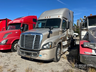2016 Freightliner Cascadia 125 6x2 Ciągnik siodłowy T/A z kabiną sypialną