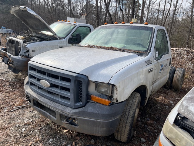 2007 Ford F-350 4x2 Cab and Chassis (Inoperable) 2007 Ford F-350 4x2 Cab and Chassis (Inoperable)