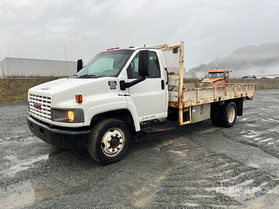 2005 GMC C5500 4x2 Flatbed Truck