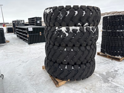 Quantity of (4) Beaver 20525E3L3 20.5-25 إطارات المعدات (Unused)