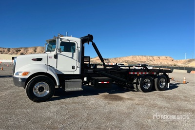 2005 Peterbilt 335 6x4 Roll-Off Truck
