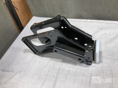 (8) Mack Trucks 140QM 514M Vehicular Components Brackets