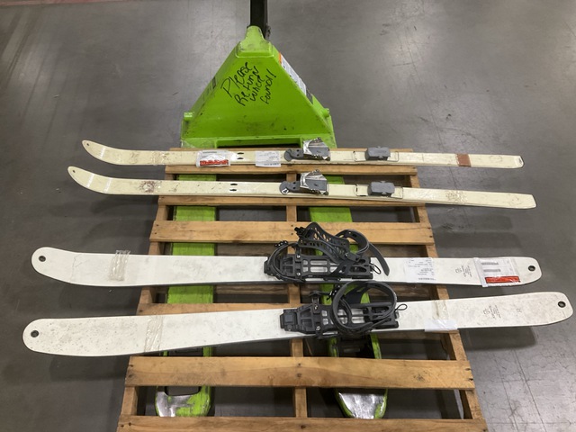 (2) Pairs of Skis