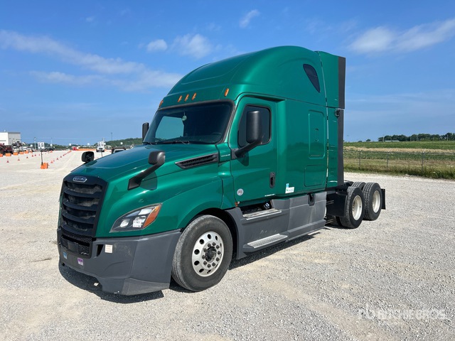 2019 Freightliner Cascadia 126 6x4 T/A Sleeper Truck Tractor