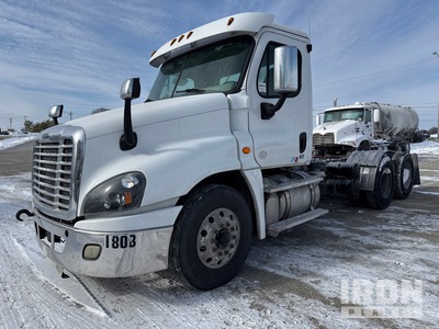 2018 Freightliner Cascadia 6x4 T/A Day Cab Truck Tractor
