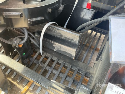 2026 GIYI GY-D7T Tilting Excavator Bucket - Fits Cat 7-9 ton (Unused)