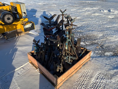 Quantity of (18) Welders Portable Pipe Stands ادوات صناعية متنوعة