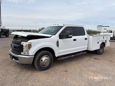 2019 Ford F-350 XL 4x4 Crew Cab Utility Truck