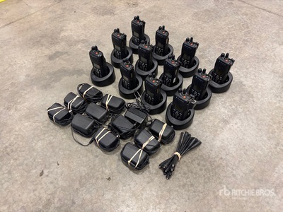 Quantity of (12) Motorola ASTRO25 XTS2500 700/800 MHz Digital Portable ラジオ・トランシーバー