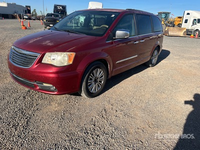 2013 Chrysler Town & Country Minivan