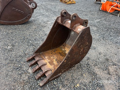WB 24 in Digging Excavator Bucket - Fits Hyundai CR60